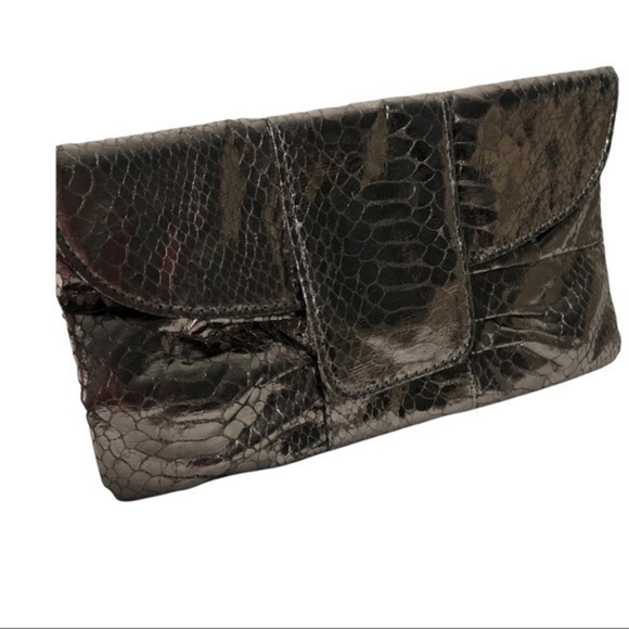 Proclaim Silver Metallic Snake Skin Snap Closure Wristlet - Picture 5 of 7
